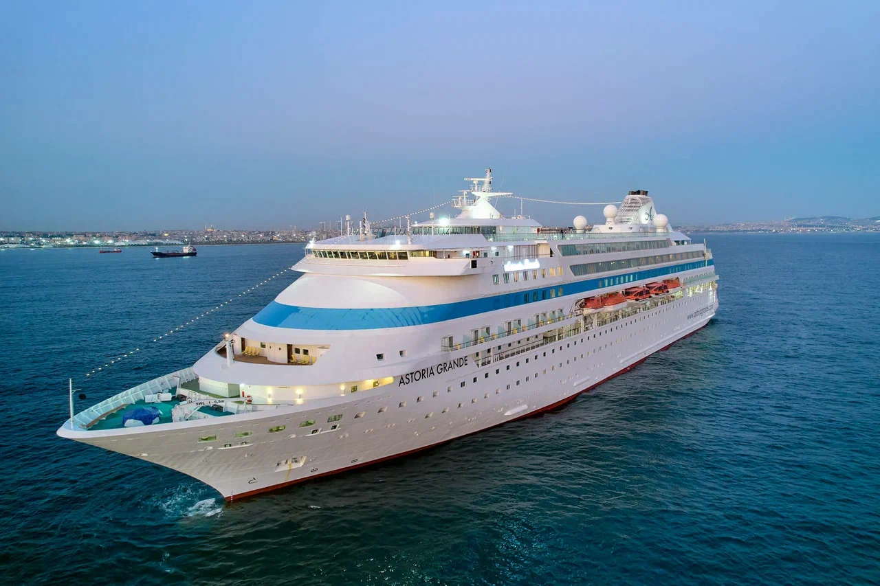 Музыкальный круиз "Каникулы со звездами"